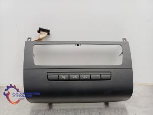 Gebruikte Dashboard sierlijst BMW 1 serie (E88) 118d 16V Prijs op aanvraag aangeboden door Alexander Autodemontage