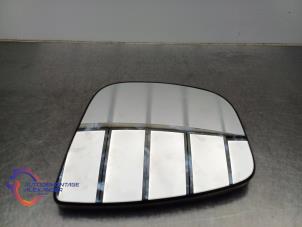 Gebruikte Spiegelglas links Peugeot Partner (EA//EF/EN/EU) 1.2 PureTech 110 Prijs op aanvraag aangeboden door Alexander Autodemontage
