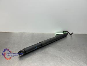 Gebruikte Gasveer links-achter Kia Sorento III (UM) 2.2 CRDi 16V VGT 4x4 Prijs € 302,50 Inclusief btw aangeboden door Alexander Autodemontage