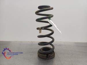 Gebruikte Veerschroef achter Kia Sorento III (UM) 2.2 CRDi 16V VGT 4x4 Prijs op aanvraag aangeboden door Alexander Autodemontage