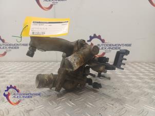 Gebruikte Thermostaathuis Hyundai Santa Fe II (CM) 2.7 V6 24V 4x2 Prijs op aanvraag aangeboden door Alexander Autodemontage