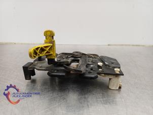 Gebruikte Motorkap Slotmechaniek Ford B-Max (JK8) 1.0 EcoBoost 12V 100 Prijs € 19,99 Inclusief btw aangeboden door Alexander Autodemontage