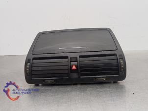 Gebruikte Luchtrooster Dashboard Skoda Octavia (1Z3) 1.6 TDI Greenline Prijs € 45,00 Inclusief btw aangeboden door Alexander Autodemontage