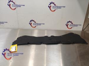 Gebruikte Motorkap Isolatie Renault Captur (2R) 0.9 Energy TCE 12V Prijs € 54,99 Inclusief btw aangeboden door Alexander Autodemontage