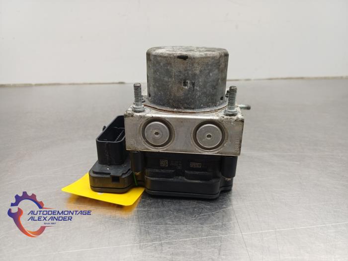 ABS Pomp van een Suzuki Swift (ZA/ZC/ZD) 1.3 D 16V 2014