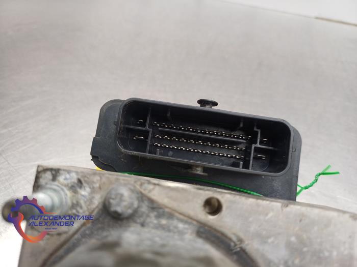 ABS Pomp van een Suzuki Swift (ZA/ZC/ZD) 1.3 D 16V 2014