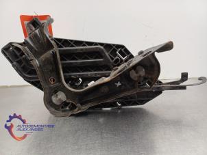 Gebruikte Koplampframe links Skoda Octavia (1Z3) 1.6 TDI Greenline Prijs op aanvraag aangeboden door Alexander Autodemontage