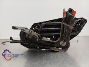 Gebruikte Koplampframe rechts Skoda Octavia (1Z3) 1.6 TDI Greenline Prijs op aanvraag aangeboden door Alexander Autodemontage