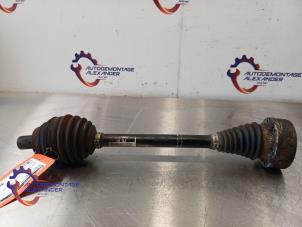 Gebruikte Aandrijfas links-voor Volkswagen Golf VI (5K1) 1.2 TSI BlueMotion Prijs op aanvraag aangeboden door Alexander Autodemontage