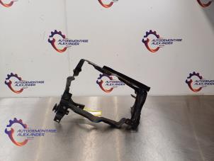 Gebruikte Koplampframe links Mercedes C (W204) 2.2 C-200 CDI 16V Eco Prijs op aanvraag aangeboden door Alexander Autodemontage