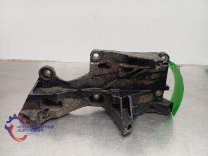 Gebruikte Dynamosteun boven Volkswagen Polo IV (9N1/2/3) 1.4 TDI 70 Prijs € 25,00 Inclusief btw aangeboden door Alexander Autodemontage