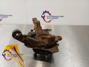 Gebruikte Asschenkel links-voor Opel Corsa C (F08/68) 1.2 16V Twin Port Prijs op aanvraag aangeboden door Alexander Autodemontage