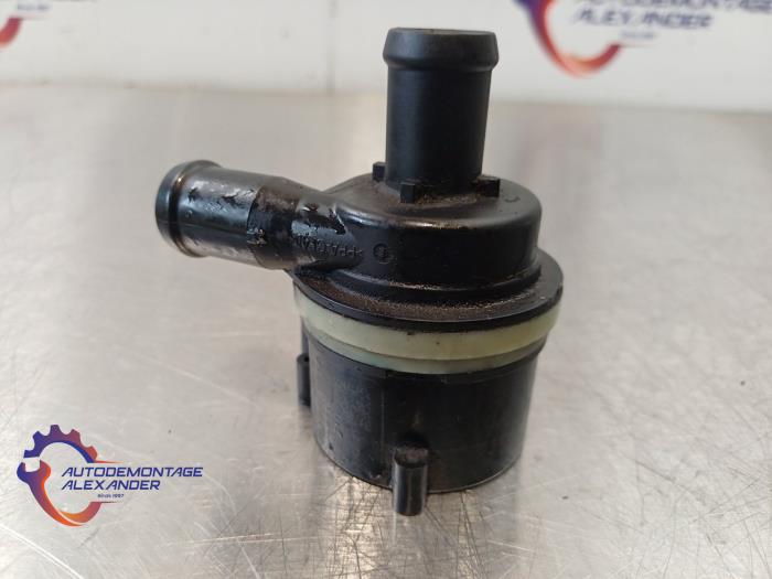 Waterpomp van een Volkswagen Polo V (6R) 1.6 TDI 16V 105 2010