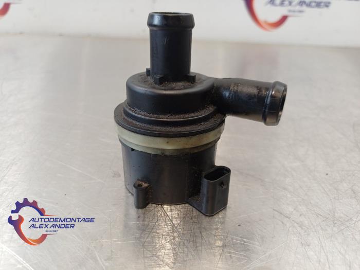 Waterpomp van een Volkswagen Polo V (6R) 1.6 TDI 16V 105 2010