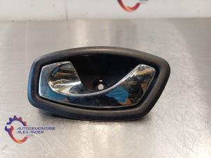 Gebruikte Deurgreep 2Deurs links Renault Trafic (1FL/2FL/3FL/4FL) 1.6 dCi 120 Twin Turbo Prijs € 22,51 Inclusief btw aangeboden door Alexander Autodemontage