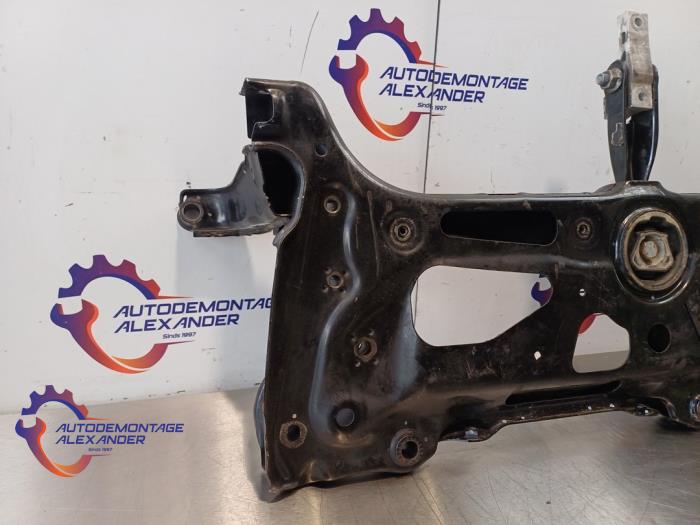 Subframe van een Volkswagen Golf VII Variant (AUVV) 1.6 TDI 16V 2014