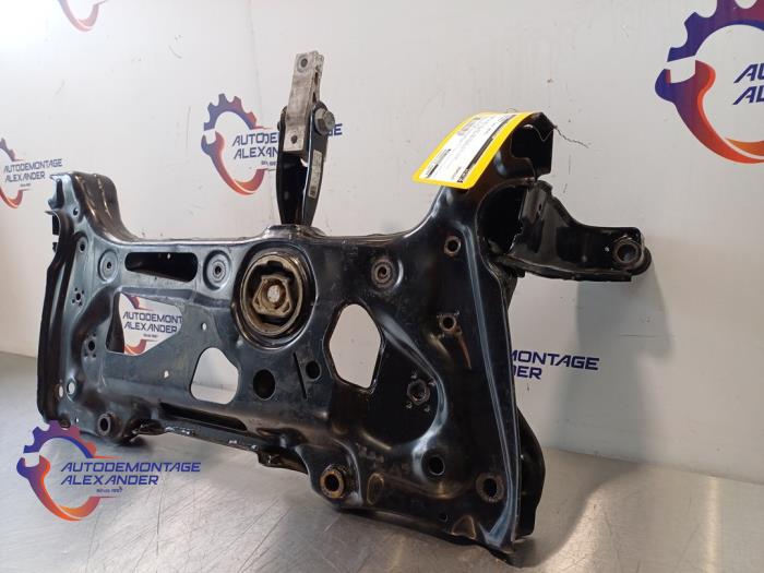Subframe van een Volkswagen Golf VII Variant (AUVV) 1.6 TDI 16V 2014
