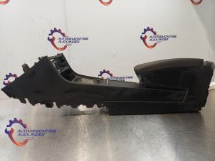 Gebruikte Middenconsoles Volkswagen Passat Variant (3C5) 1.6 TDI 16V Bluemotion Prijs op aanvraag aangeboden door Alexander Autodemontage