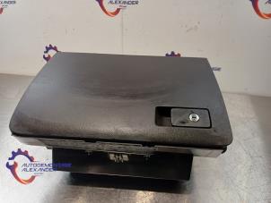 Gebruikte Dashboard Volkswagen Passat Variant (3C5) 1.6 TDI 16V Bluemotion Prijs op aanvraag aangeboden door Alexander Autodemontage