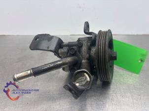 Gebruikte Servopomp Nissan Navara (D40) 2.5 dCi 16V 4x4 Prijs op aanvraag aangeboden door Alexander Autodemontage