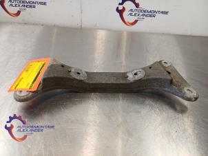 Gebruikte Versnellingsbak Steun BMW 1 serie (E88) 118d 16V Prijs op aanvraag aangeboden door Alexander Autodemontage