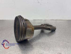 Gebruikte Zuiger Mercedes E-Klasse AMG (W211) 5.4 E-55 AMG V8 24V Prijs op aanvraag aangeboden door Alexander Autodemontage