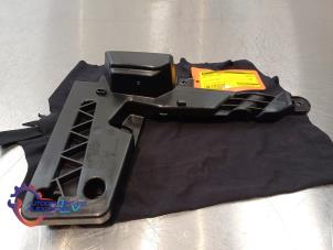 Gebruikte Bumpersteun links-voor Opel Corsa F (UB/UH/UP) 1.2 12V 75 Prijs op aanvraag aangeboden door Alexander Autodemontage