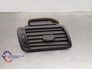 Gebruikte Luchtrooster Dashboard Volkswagen Passat Variant (3C5) 1.8 TSI 16V Prijs € 19,99 Inclusief btw aangeboden door Alexander Autodemontage