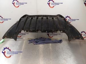 Gebruikte Motor Beschermplaat Ford Focus 3 1.0 Ti-VCT EcoBoost 12V 125 Prijs € 80,01 Inclusief btw aangeboden door Alexander Autodemontage