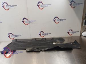 Gebruikte Beschermplaat bodem Ford Transit Courier 1.0 Ti-VCT EcoBoost 12V Prijs op aanvraag aangeboden door Alexander Autodemontage