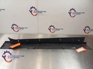 Gebruikte Sideskirt rechts Ford Transit Courier 1.0 Ti-VCT EcoBoost 12V Prijs op aanvraag aangeboden door Alexander Autodemontage