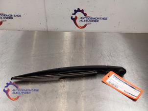 Gebruikte Ruitenwisserarm achter Opel Corsa F (UB/UH/UP) 1.2 12V 75 Prijs op aanvraag aangeboden door Alexander Autodemontage