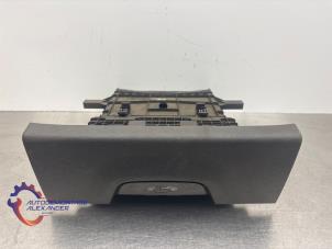 Gebruikte Opbergvak Ford Transit Courier 1.0 Ti-VCT EcoBoost 12V Prijs € 30,00 Inclusief btw aangeboden door Alexander Autodemontage