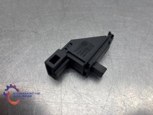 Gebruikte Schakelaar dashboardkastje Volkswagen Golf VI (5K1) 1.6 TDI 16V Prijs op aanvraag aangeboden door Alexander Autodemontage