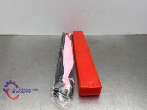 Gebruikte Gevarendriehoek Toyota Yaris III (P13) 1.5 16V Dual VVT-iE Prijs op aanvraag aangeboden door Alexander Autodemontage