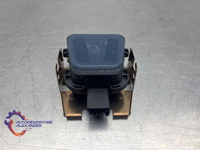 Gebruikte Sensor regen Landrover Range Rover IV (LG) 4.4 SDV8 32V Prijs € 59,67 Inclusief btw aangeboden door Alexander Autodemontage