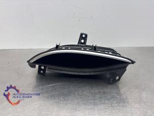 Gebruikte Opbergvak Toyota Yaris III (P13) 1.5 16V Dual VVT-iE Prijs op aanvraag aangeboden door Alexander Autodemontage