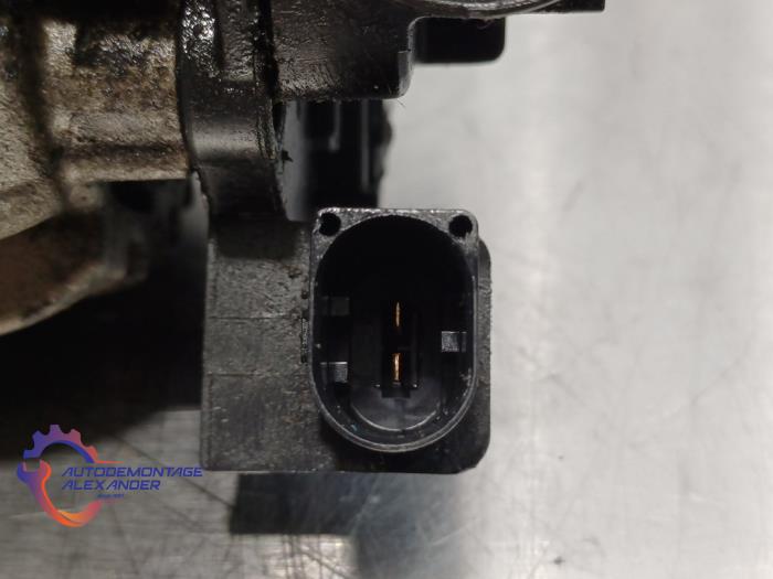 Dynamo van een BMW 1 serie (E87/87N) 120i 16V 2004