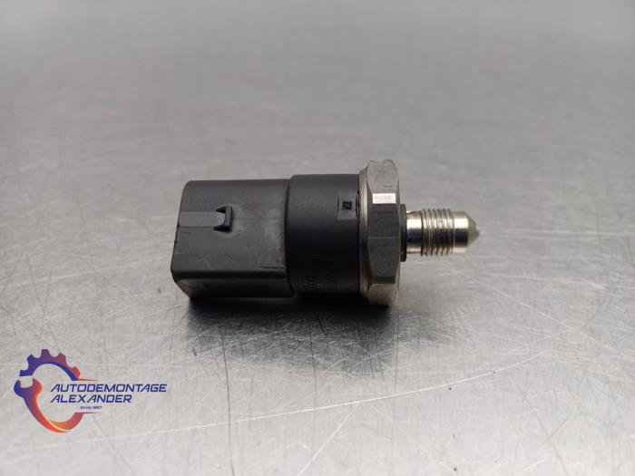 Brandstofdruk sensor van een Volkswagen Touran (1T1/T2) 1.6 FSI 16V 2003