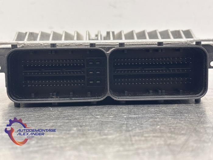 Computer Motormanagement van een Land Rover Range Rover IV (LG) 4.4 SDV8 32V 2018