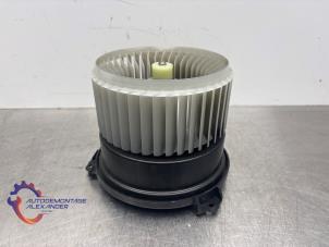 Gebruikte Chaufage Ventilatiemotor Landrover Range Rover IV (LG) 4.4 SDV8 32V Prijs € 55,95 Inclusief btw aangeboden door Alexander Autodemontage