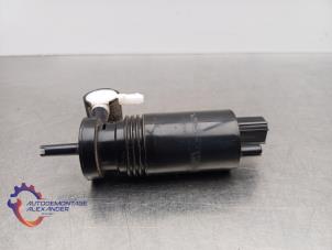 Gebruikte Ruitensproeierpomp voor Landrover Range Rover IV (LG) 4.4 SDV8 32V Prijs € 17,99 Inclusief btw aangeboden door Alexander Autodemontage