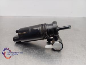 Gebruikte Ruitensproeierpomp voor Landrover Range Rover IV (LG) 4.4 SDV8 32V Prijs € 17,99 Inclusief btw aangeboden door Alexander Autodemontage