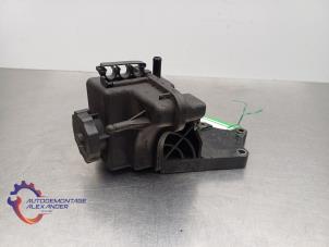 Gebruikte Stuurbekrachtiging Olie Reservoir Mercedes C (W204) 2.2 C-220 CDI 16V BlueEFFICIENCY Prijs € 50,00 Margeregeling aangeboden door Alexander Autodemontage