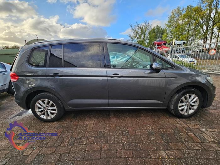 Deurruit 4Deurs rechts-achter van een Volkswagen Touran (5T1) 1.6 TDI SCR BlueMotion Technology 2017