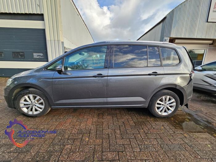 Deurruit 4Deurs rechts-achter van een Volkswagen Touran (5T1) 1.6 TDI SCR BlueMotion Technology 2017