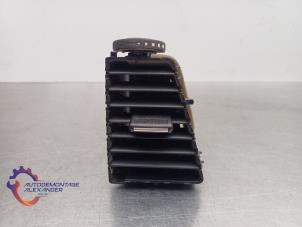 Gebruikte Luchtrooster Dashboard Seat Leon (5FB) 1.6 TDI Ecomotive 16V Prijs € 25,00 Inclusief btw aangeboden door Alexander Autodemontage