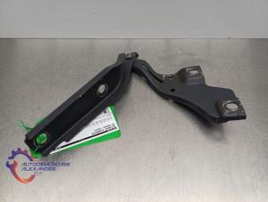 Gebruikte Motorkap Scharnier Volkswagen Passat Variant (3G5) 1.6 TDI 16V Prijs € 45,00 Inclusief btw aangeboden door Alexander Autodemontage