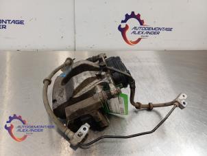 Gebruikte Remklauw (Tang) links-achter Landrover Range Rover IV (LG) 4.4 SDV8 32V Prijs op aanvraag aangeboden door Alexander Autodemontage