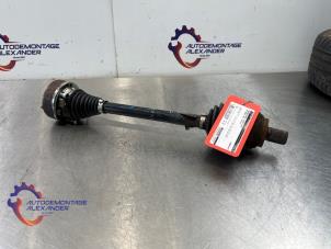 Gebruikte Aandrijfas links-voor Volkswagen Golf VI (5K1) 1.4 TSI 122 16V Prijs € 72,59 Inclusief btw aangeboden door Alexander Autodemontage